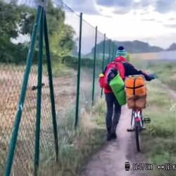 Der Weg an der Bundesstraße