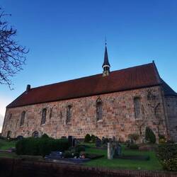 Sankt Sixtus und Sinicius Kirche Wangerland. Sie war geschlossen.