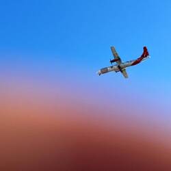 Hektischer Jet-Schnappschuss über unserem Zimmer