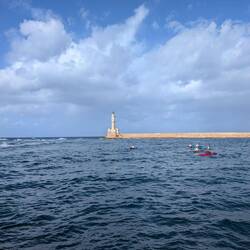 Jugendliche Wichtel in Kajaks