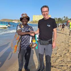 Anatol "schenkt" Ulle ein Armband, aber dann wollte er schon gern noch 2 Scheine für seine Kinder