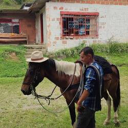 Maravilla, ma jeune jument, avec Norbe, notre guide