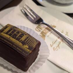 Schwarzenberger Schnitte. Könnte Spuren von Kalorien enthalten😅