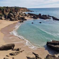 Vorbei an wunderschönen Buchten.