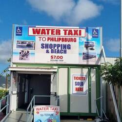 Mit dem Wassertaci geht es zum Strand