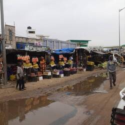 Stau in Touba - nach dem Foto bin ich natürlich links vorbei...