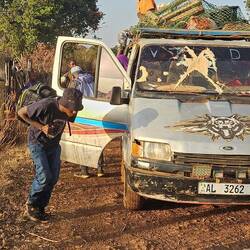 Die Windschutzscheibe wurde kurzerhand mit Silikon geklebt
