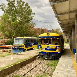 Le ferrobus derrière