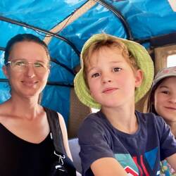 À 3 ou 4 à l'arrière !