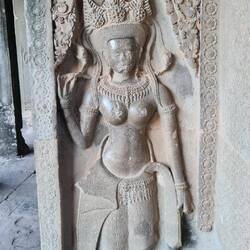 unendlich viele Wandreliefs