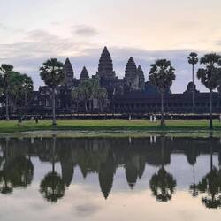 Wo ist die Sonne? Schon oben? Hinter den Wolken? Es wird auf jeden Fall heller