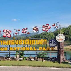 Waiting for our boat 🚤