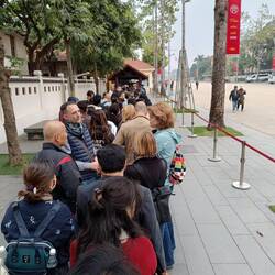 Anstehen, um die Wirkungsstätte Ho Chi Minh zu sehen