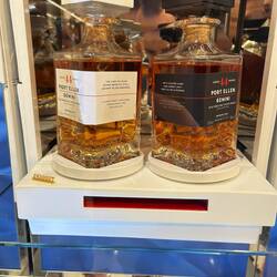 Entspannte 45K Pfund - ca. 55K Euro für ne Flasche Whiskey ( hab direkt beide genommen )