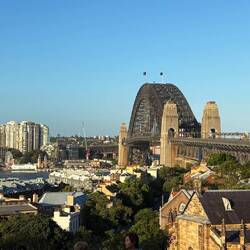 ... die Harbour Bridge und ...