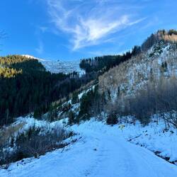 ..und tauchen schließlich hinab ins Tal.