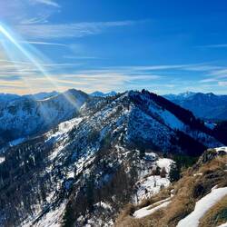 Von hier warten gleich die kommenden Gipfelchen, zum einen..