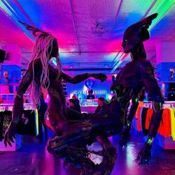 Negozio? Discoteca? Rave??!