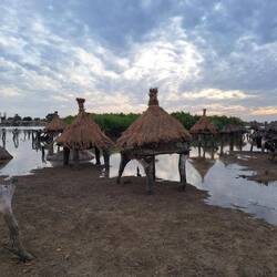 Nachbarinsel - hier wurden früher die Ernten gelagert - vor Bränden sicher