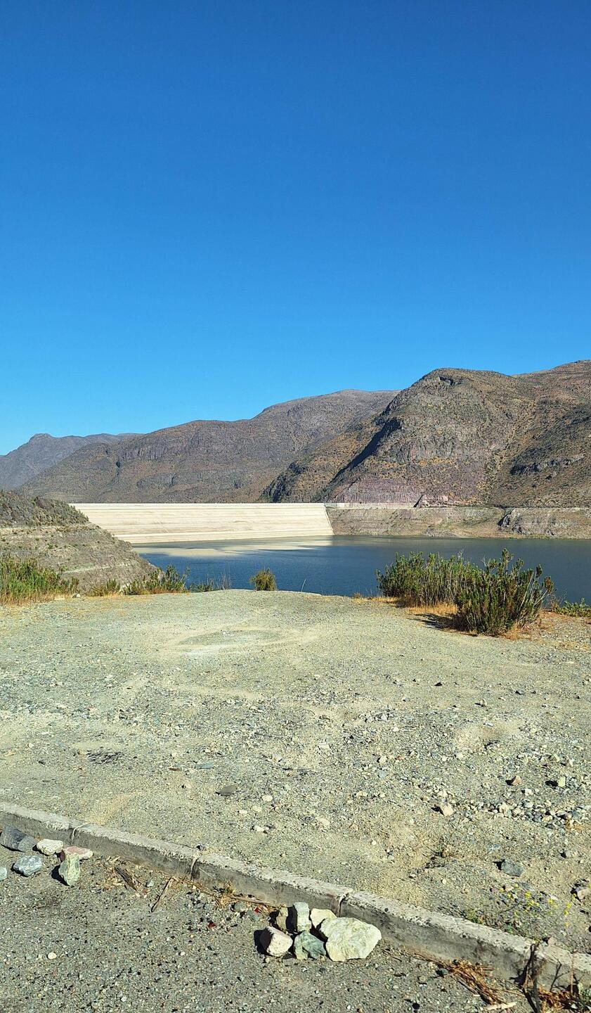 Staumauer des Stausee Puclaro