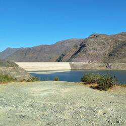 Staumauer des Stausee Puclaro