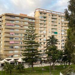 Aufgrund des begrenzten Wohnraumes stehen überall diese großen hohen Wohnblocks, wie hier in Motril.