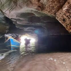 Crocodile-Cave