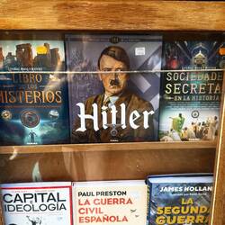 Gut sortierter Buchhandel 😂😜