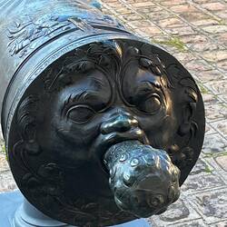 How do you put a cannon ball in that?