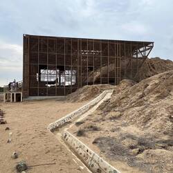 Schutzdach des Ausstellungsbereich von Tucume