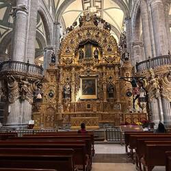 die Kathedrale ist dreiteilig, hier nach dem Eingang