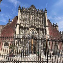 Anbau der Kathedrale - ist schief und wegen Bodensenkungen von der Kathedrale abgebrochen