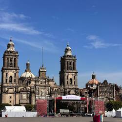 Kathedrale mit Weihnachtsfeier-Bühne (für Klassik, Rock und Pop)