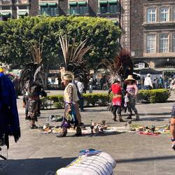 Indios mit ihrem kleinen Stand