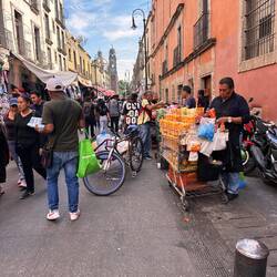 Fruchtgetränke+Fruchtstücke, alles von Hand geschnitten, verpackt, kreative Transporte+Angebote