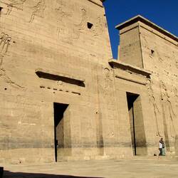 You can't use an eraser when a stone carving is 10m tall, so envious iconoclasts tried chisels...