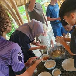 Learning to make klepon