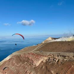 Rechts schön die Schwefeldämpfe zu sehen