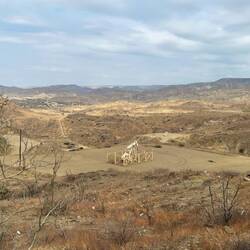 Ölbohrstelle in den Bergen