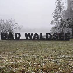 Schriftzug »Bad Waldsee« im Nebel