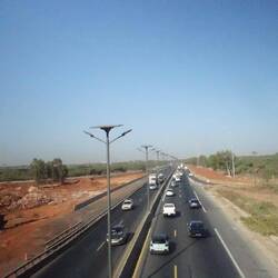 Das ist eine von wenigen Autobahnen im Senegal, die von Touba nach Dakar führt