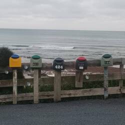 "Mailboxen" an der Straße