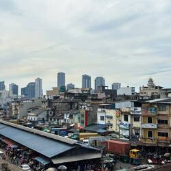 Blick von der Dachterasse auf den Markt