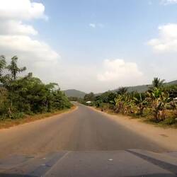Auf guter Straße zum Volta-Stausee
