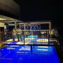 Livemusik und Tanzfläche auch auf der Dachterasse
