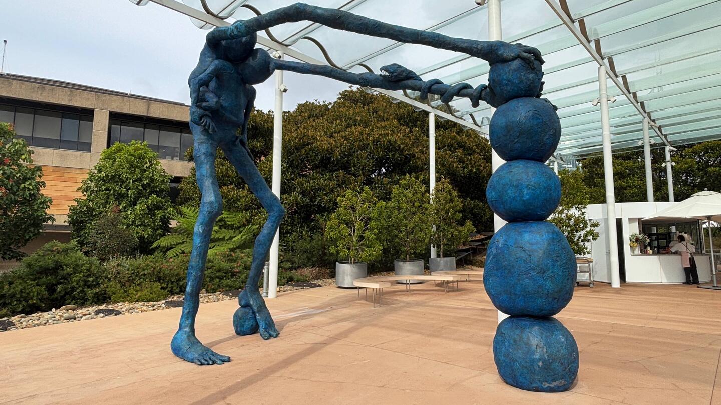 Bisserl Kunst vor der Art Gallerie im Royal Botanic Garden