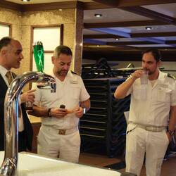 In der Mitte ist unser Kapitän