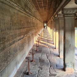 Alles voll mit Wandreliefs