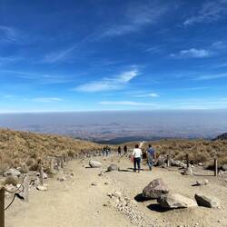 Und es geht wieder runter...mit Blick ins Tal