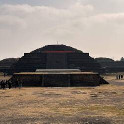 Ciudadela/Verwaltungszone - Tempel von Quetzalcoatl, die Platform bedeckt einen zweiten Tempel